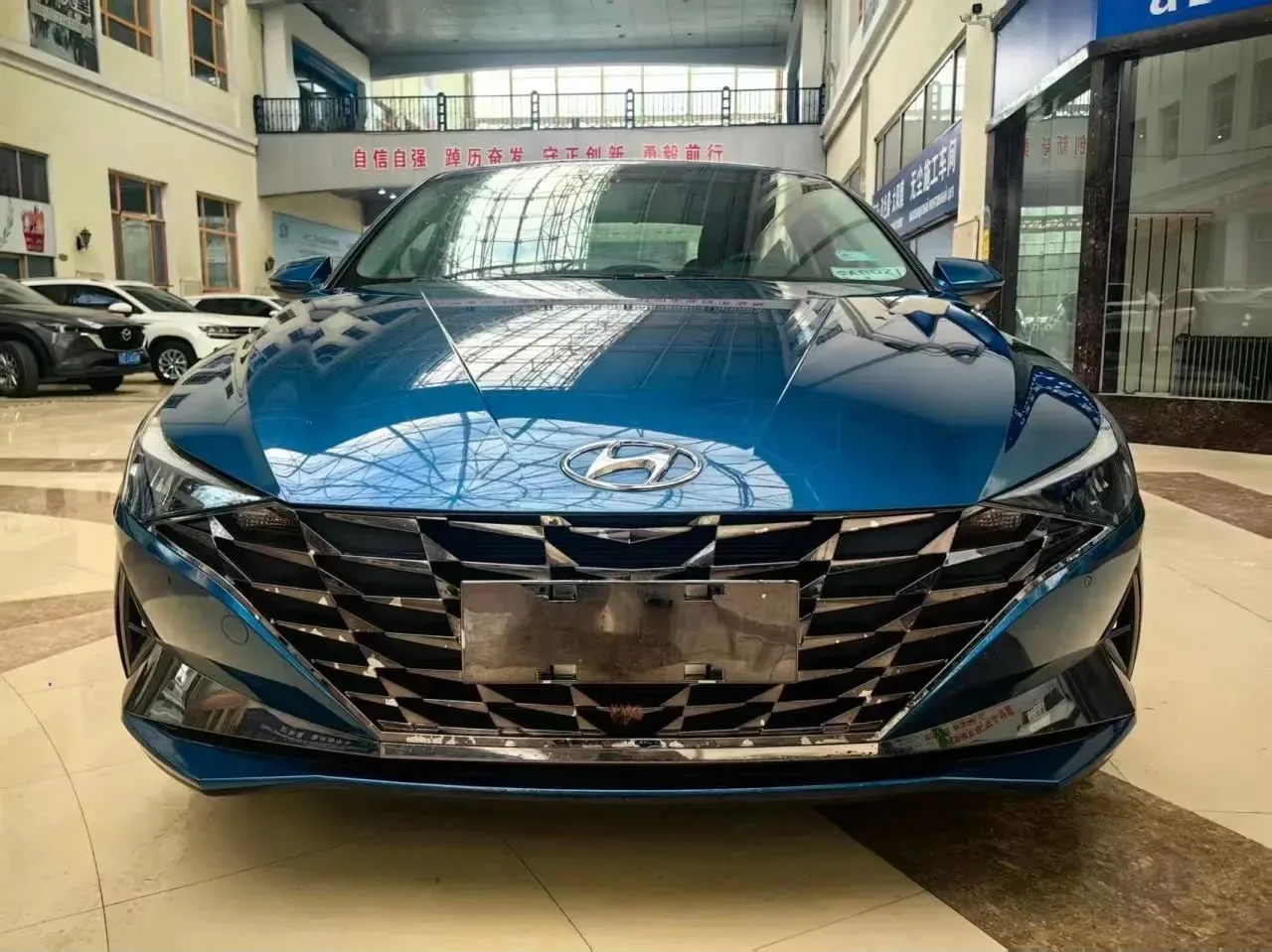 Hyundai Elantra 2022 — фото 3
